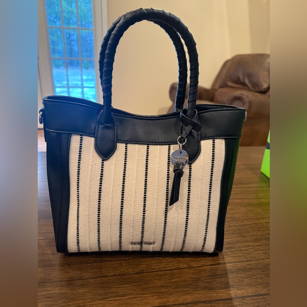 Nine West Small Black/Off White Canvas Hand Bag Purse EUC No Shoulder Strap